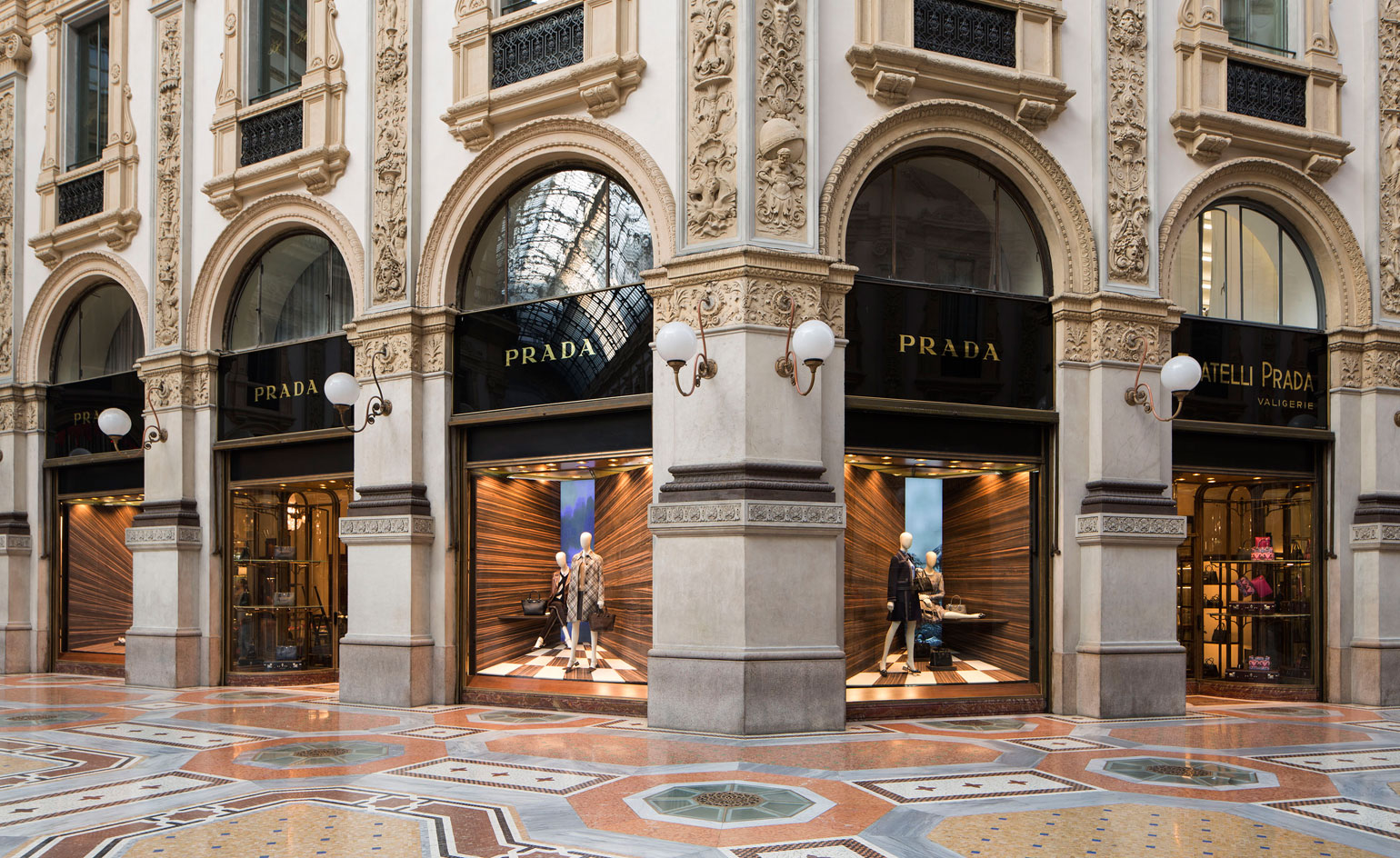 И снова семидесятые: новая коллекция Prada